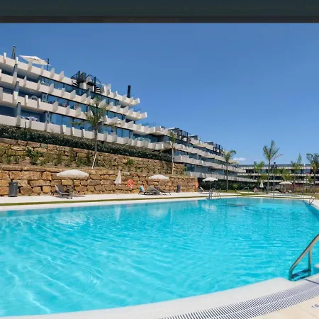 מלון Oasis 325 Cronos Homes *